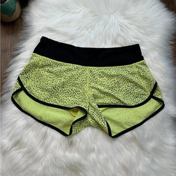 Lululemon Run: Speed Short 4-way Stretch
Dottie Dash Clarity Yellow Black - Picture 4 of 8